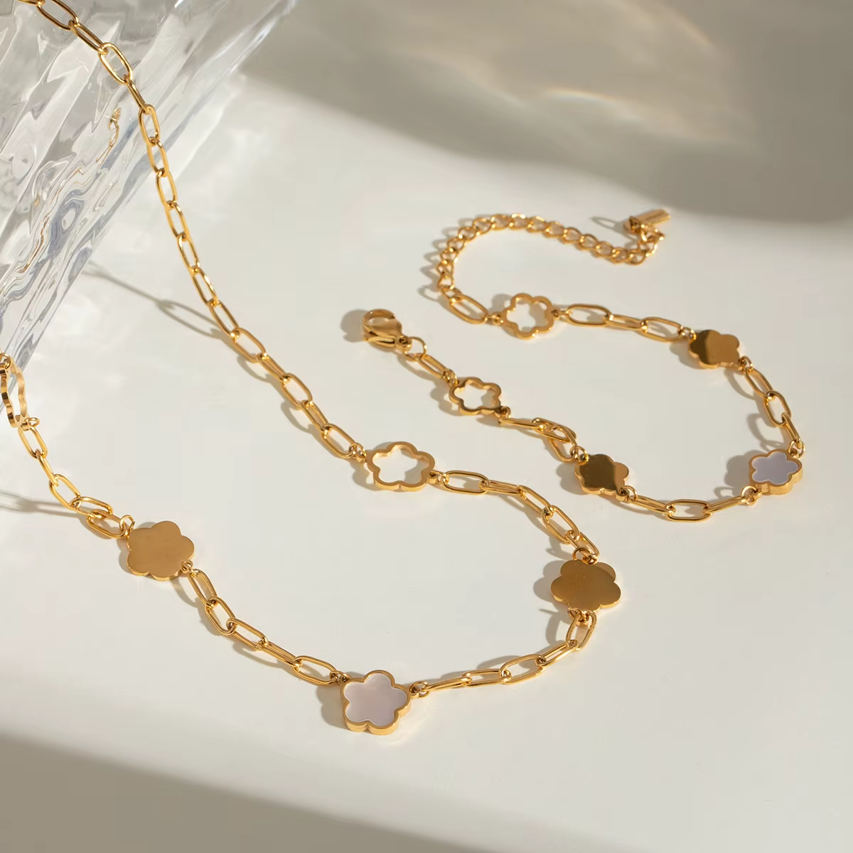 Cloe Flower Necklace