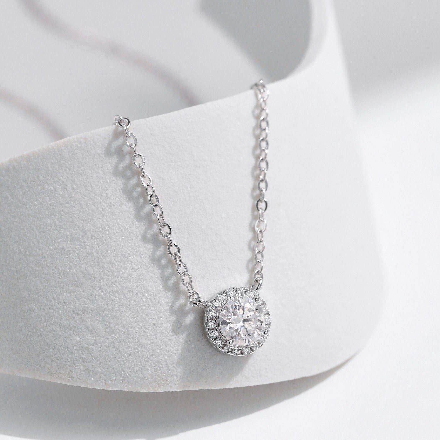 Olivia Cercle Halo Necklace