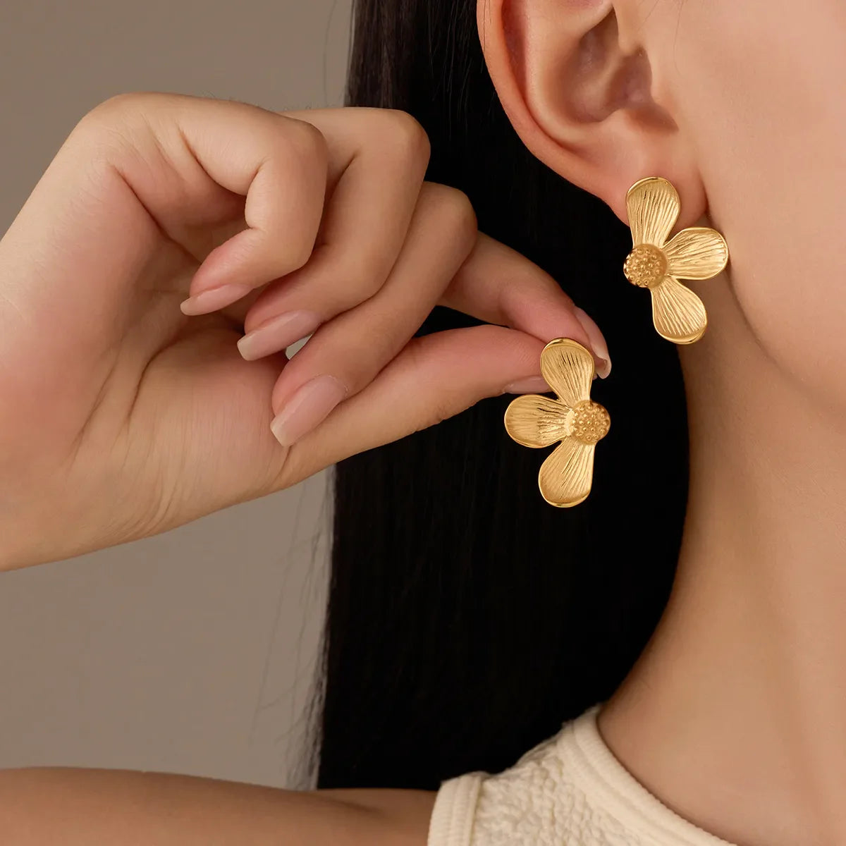 Éden Petal Gold Earrings